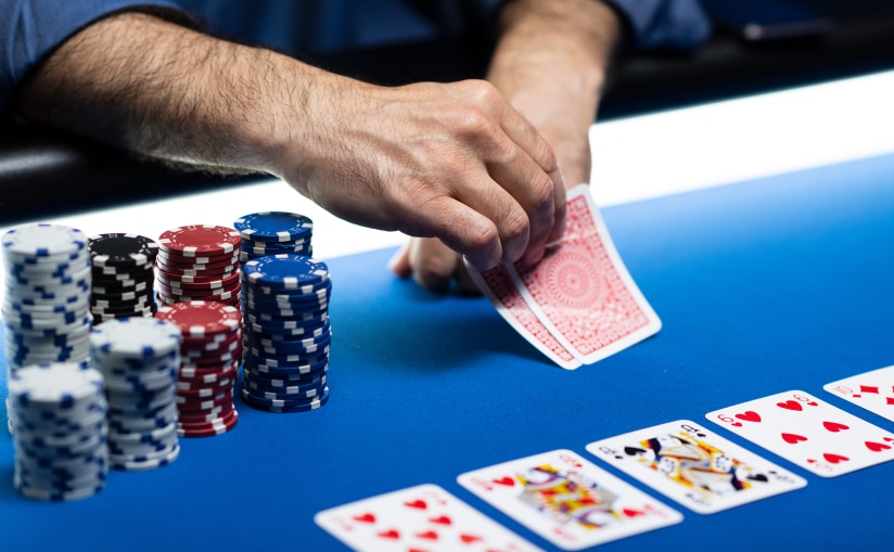 Who would win this hand or would it be a split pot? And why? : r/poker